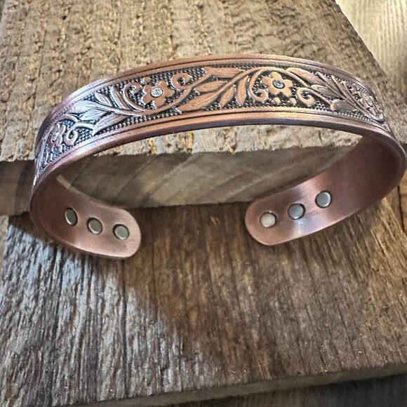 Boho Vintage Style Daisy Flower Zircon Stone Magnetic Bracelet, Arteritis Relie - Picture 3 of 8